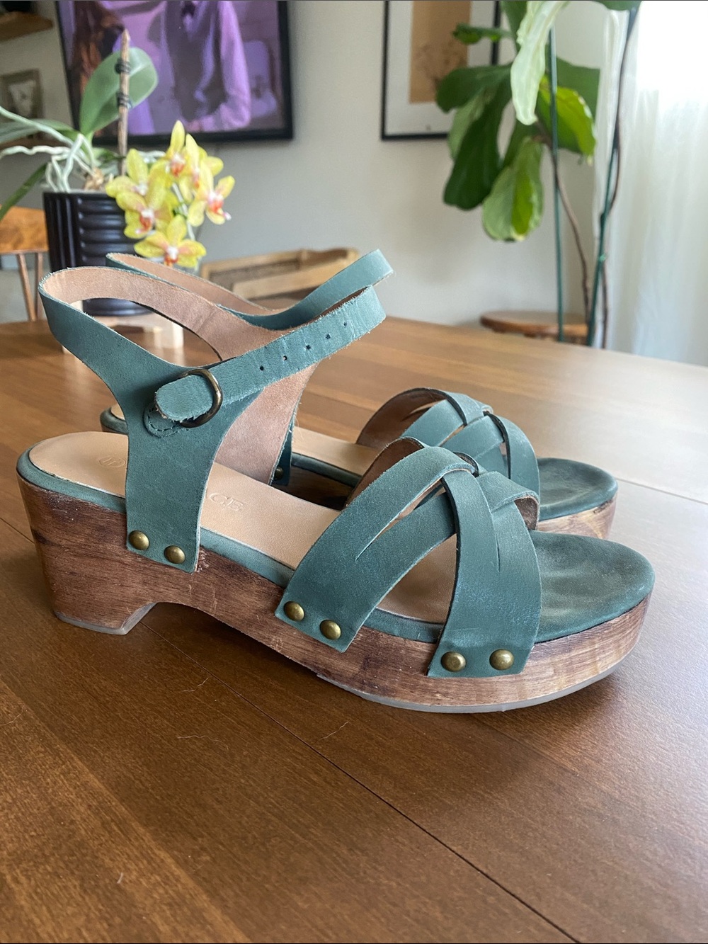 Leather and wood sandals